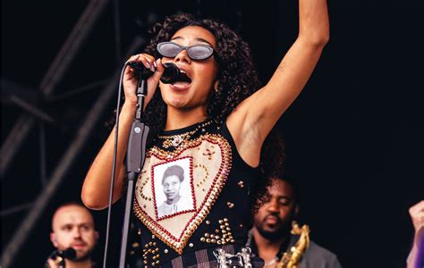 Olivia Dean delivers an electrifying live performance showcasing her vocal prowess.