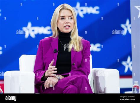 Bondi addressing a conservative gathering during her advisory tenure.