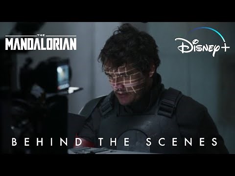 Pedro Pascal as Din Djarin revealing his face in The Mandalorian.