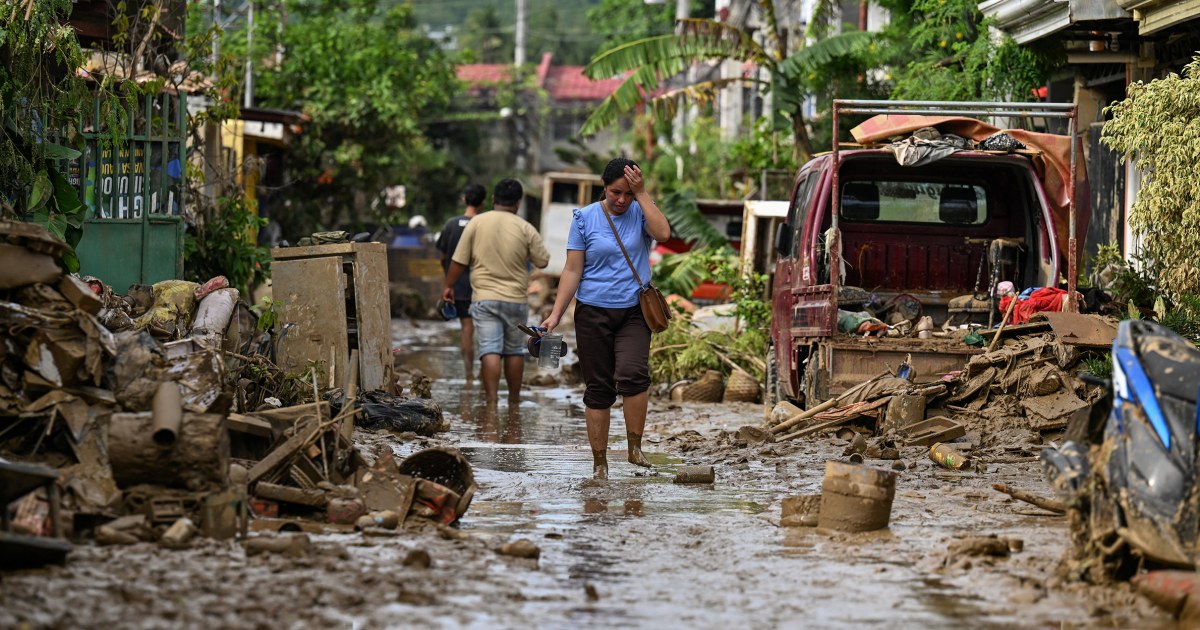 Waves crash into coastal defenses in Aurora province as Uwan approaches.