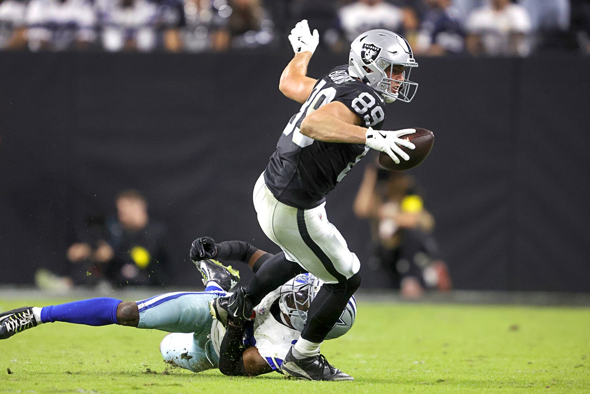 Raiders Place Brock Bowers on IR, Ending Rookie TE's Season