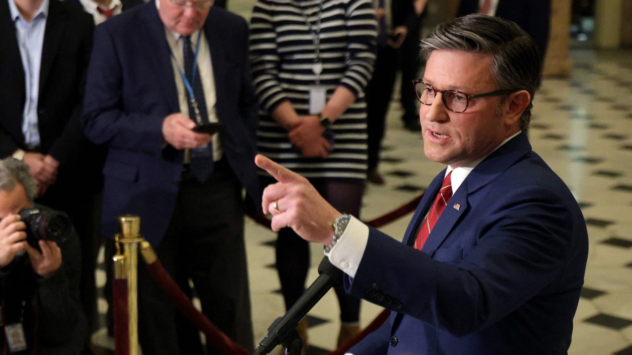 Members of the House of Representatives voting on a resolution.