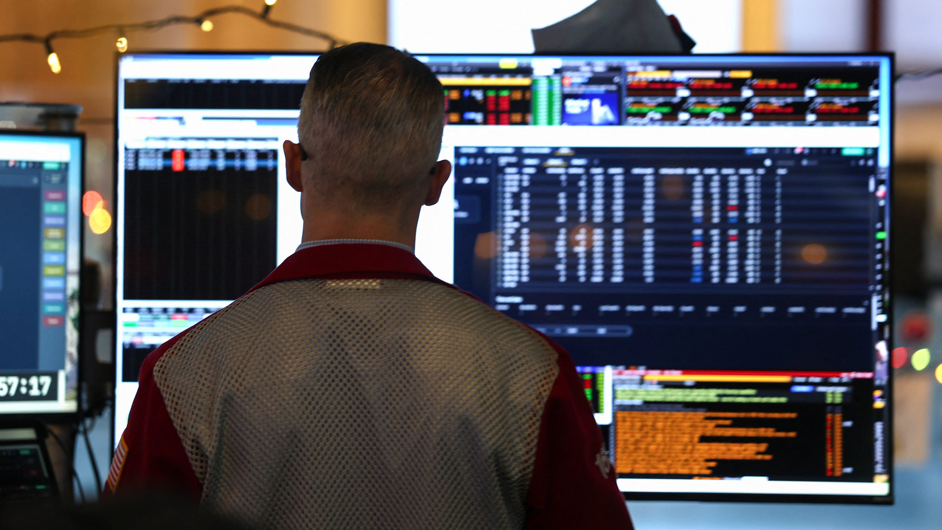 Financial calendar showing 2025 market holidays and early closures.