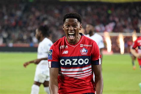 Jonathan David in aerial battle during a recent Ligue 1 fixture