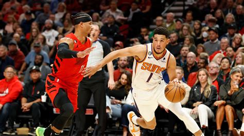 Devin Booker drives to the basket during the Suns' victory over the Blazers.