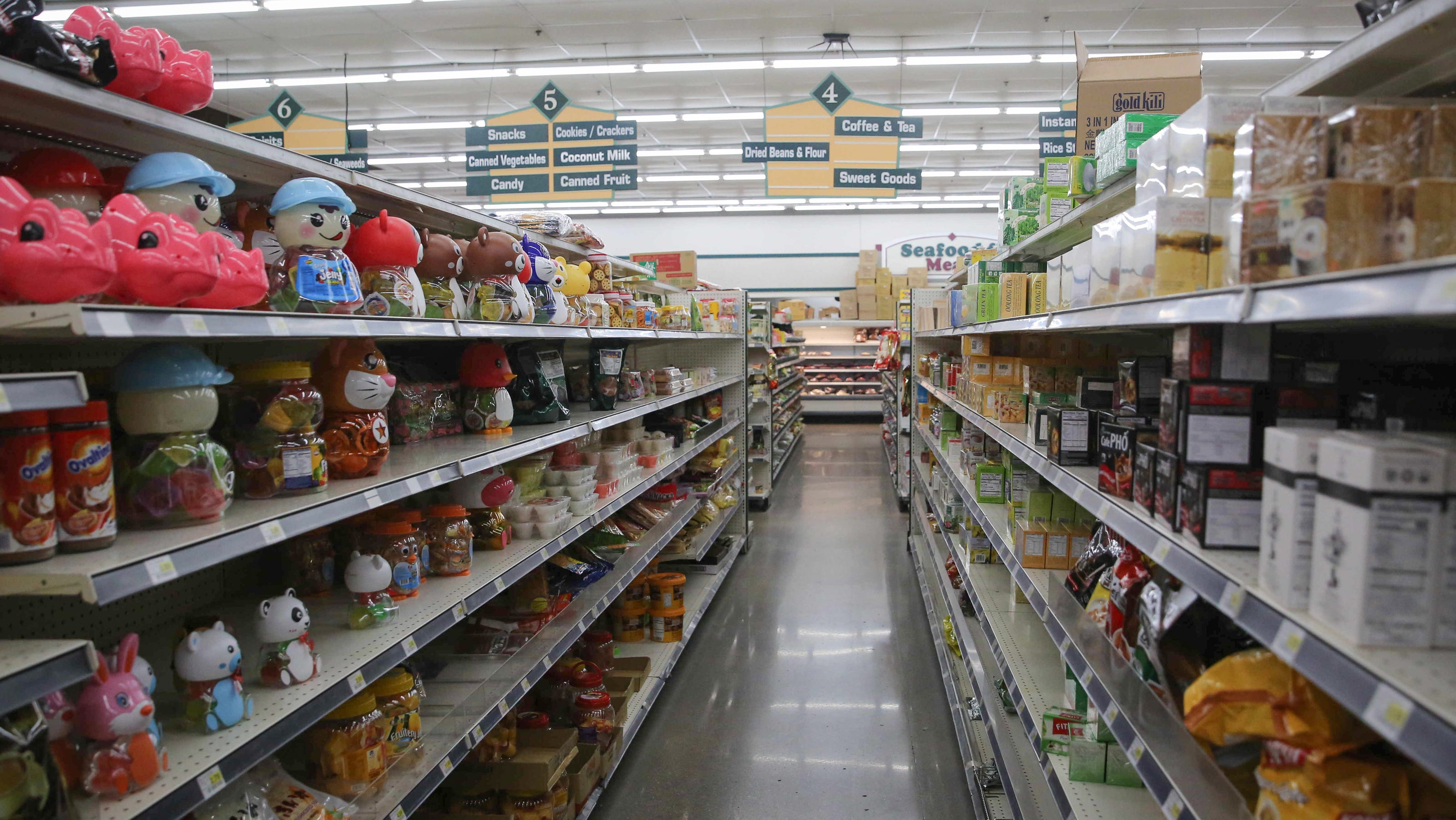 Aisles stocked with holiday groceries on Christmas Eve