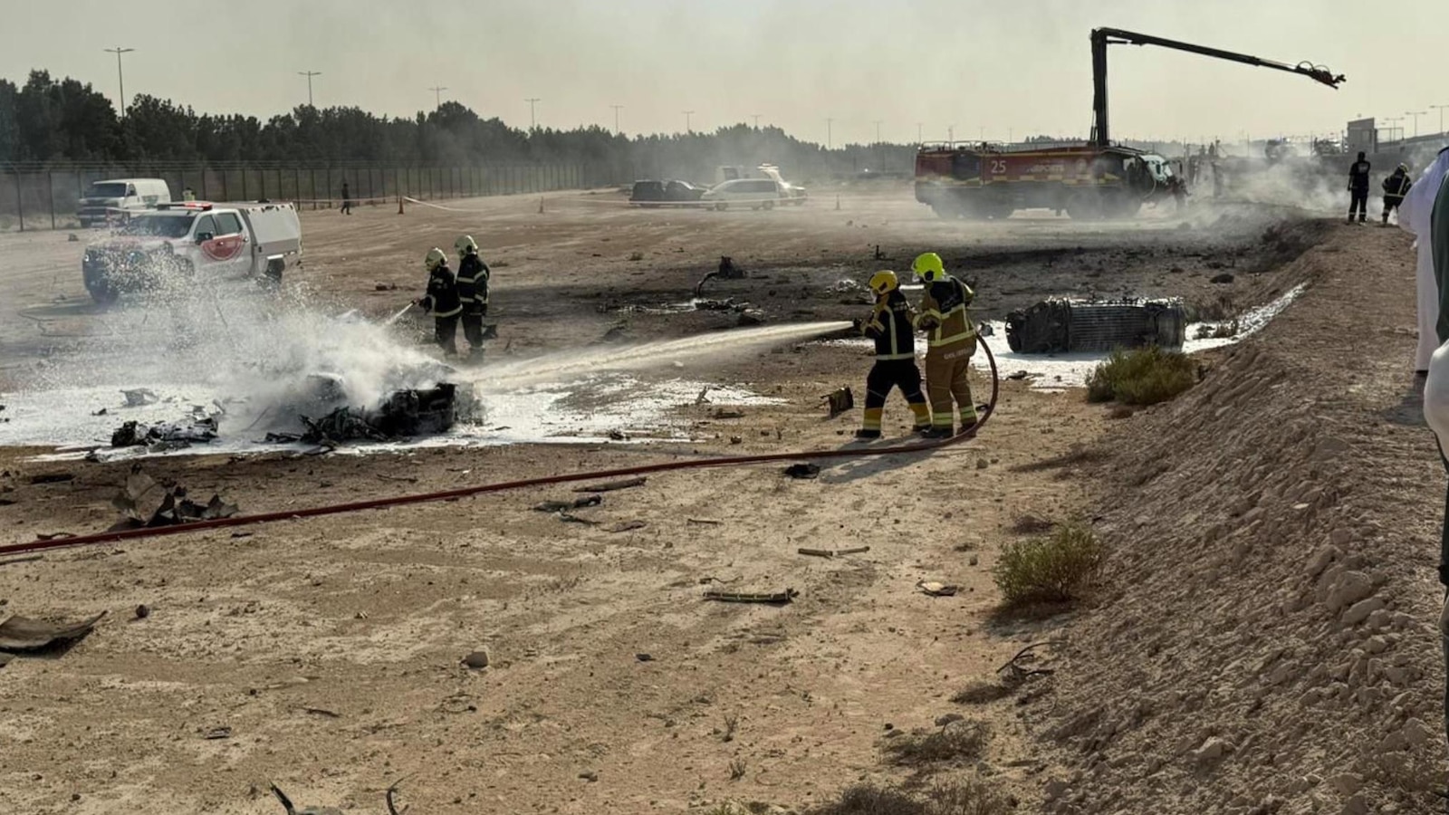The Tejas performing aerobatic maneuvers before the crash