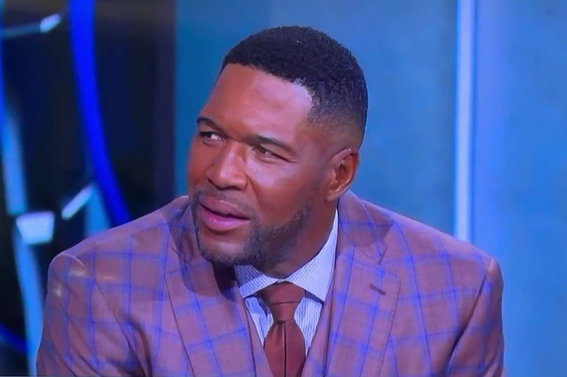 Strahan's reaction to Bradshaw's pig farmer text story.
