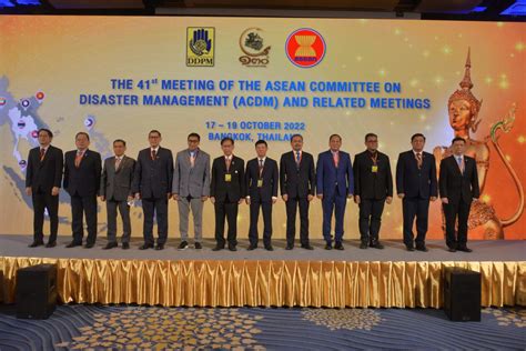 ASEAN leaders convene emergency talks to mediate between Thailand and Cambodia.