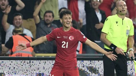Arda Güler in action for Turkey during their crucial qualifier.