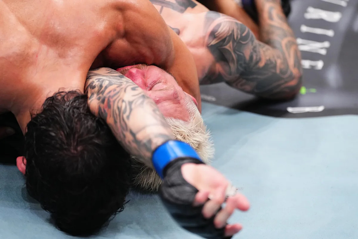 Arman Tsarukyan trains ahead of his #1 contender bout against Dan Hooker.