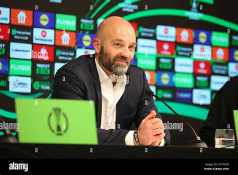 Iceland manager Arnar Gunnlaugsson ahead of the Ukraine clash