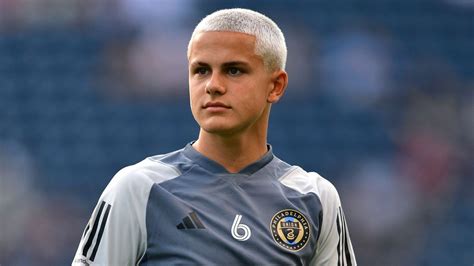 Cavan Sullivan celebrates after scoring for the US U-17 team during the World Cup.
