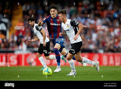 Valencia Clinches Thrilling Derbi with Hugo Duro's Stunner