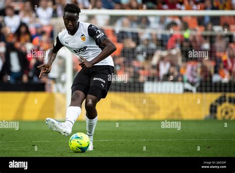 Thierry Correia makes a crucial defensive intervention during the derbi.