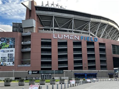 Lumen Field in Seattle hosts the Seahawks-Vikings showdown