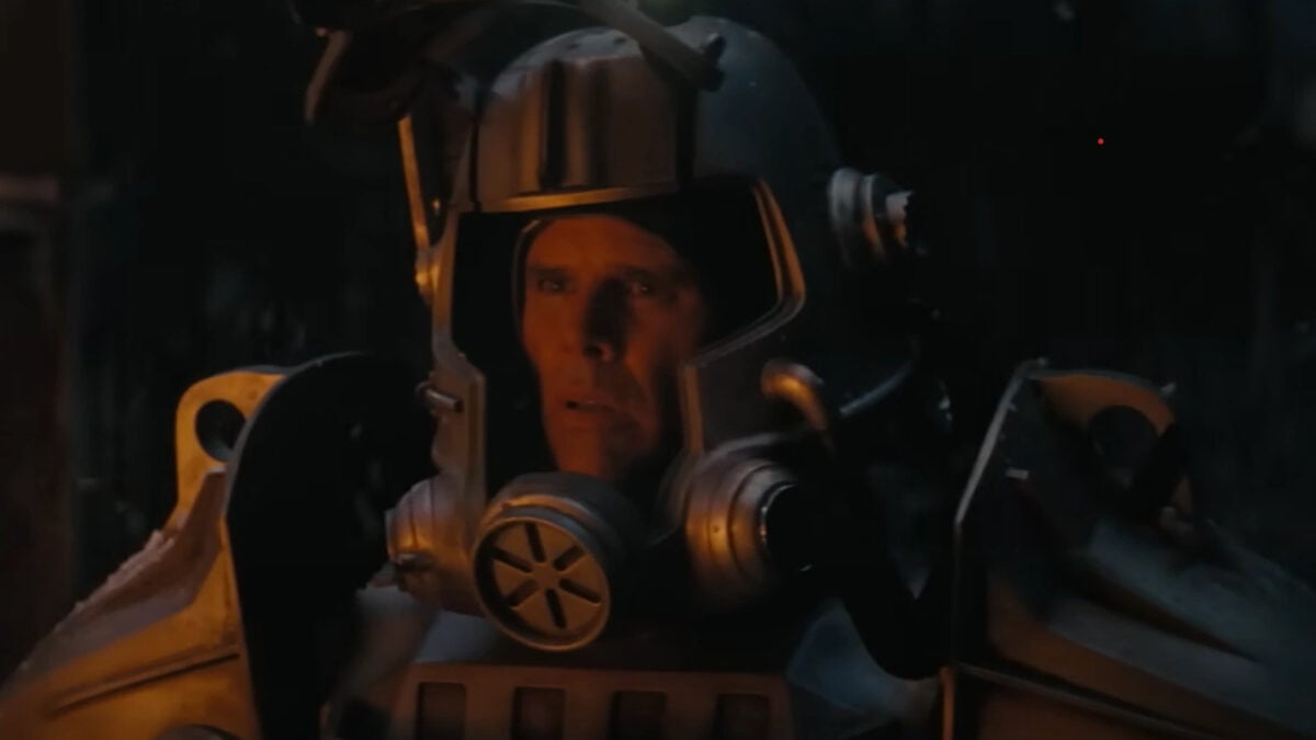 Goggins briefly wore Power Armor for Season 2 flashbacks, finding the experience extremely claustrophobic.