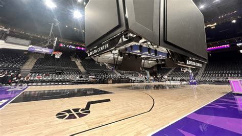 Jazz players demonstrating unity and collective focus during a game.