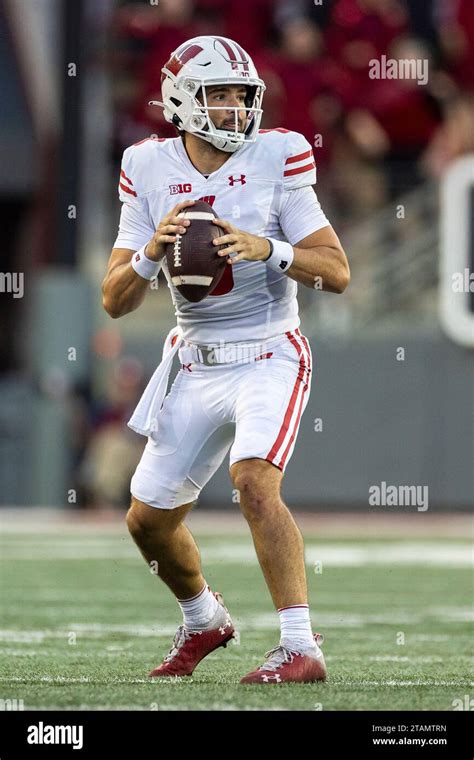 Freshman QB Carter Smith scrambling against Washington, a key factor in Wisconsin's upset win.