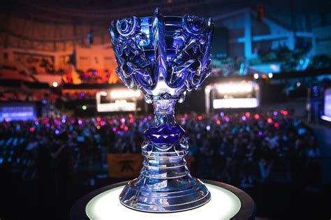 The iconic Summoner's Cup awarded to the Worlds 2025 champions