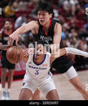 Hansen's court vision and passing ability on full display.